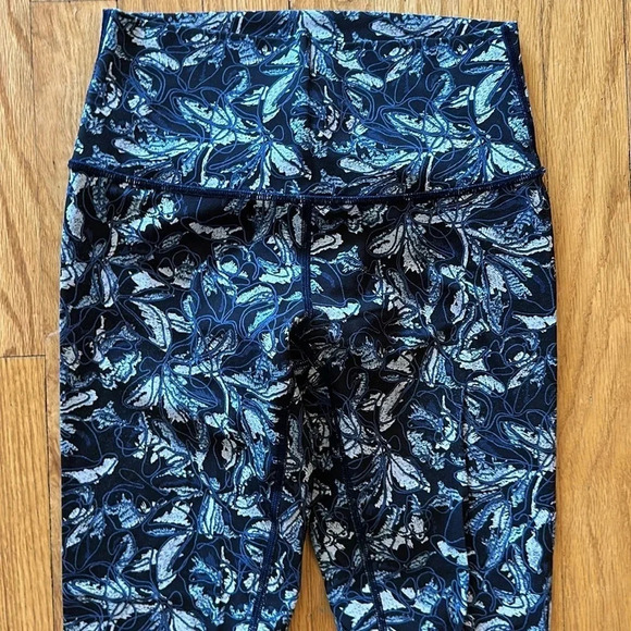 Lululemon sz 4 Wunder Under Hi-Rise Tight 28"
Embellished Multi great pre owned - Picture 4 of 11